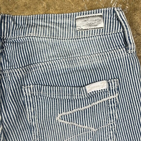 Seven7 railroad stripe Bermuda shortsSize: 4 - Picture 3 of 7